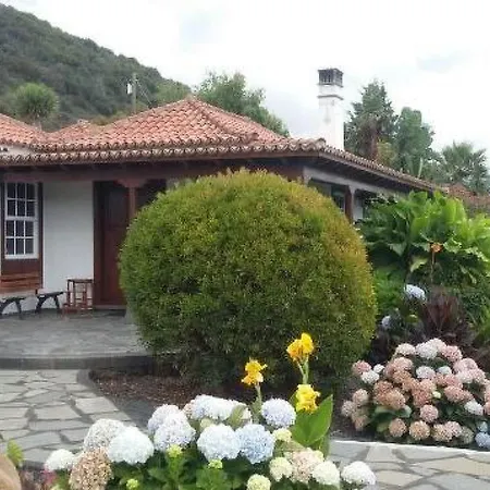 Chalet Casa Rural Tres Pinos *
